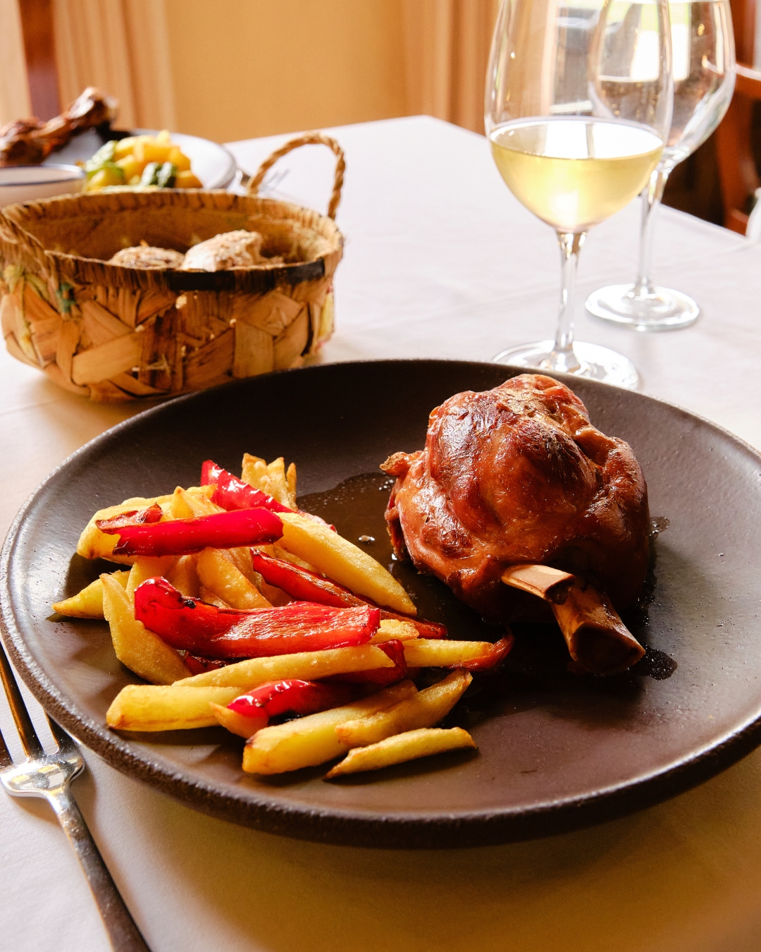 Vista general de mesa con entrantes